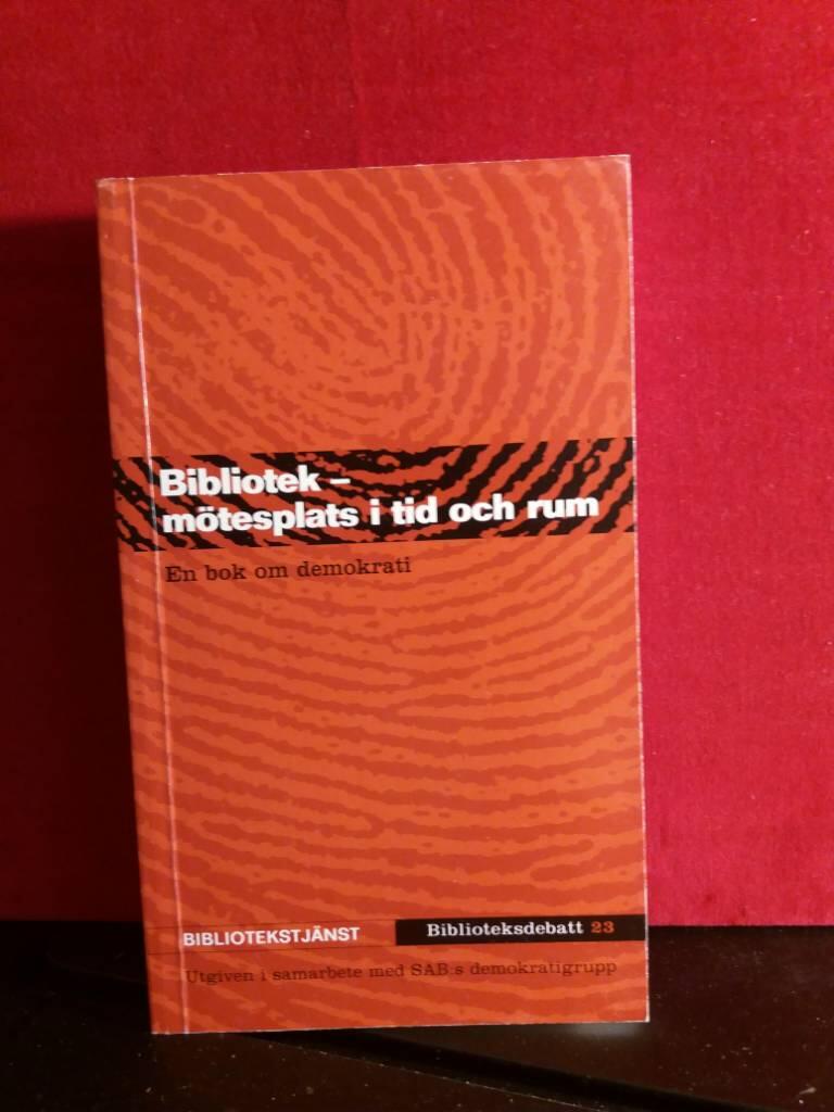 Bibliotek - m&ouml;tesplats i tid och rum : en bok om demokrati