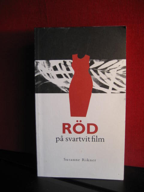 R&ouml;d p&aring; svartvit film