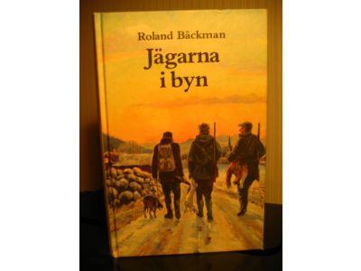 J&auml;garna i byn : jaktskildringar