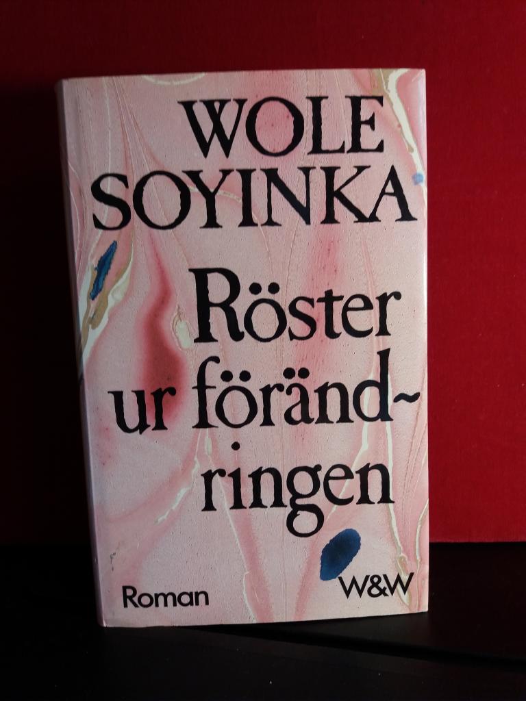 R&ouml;ster ur f&ouml;r&auml;ndringen : [roman]