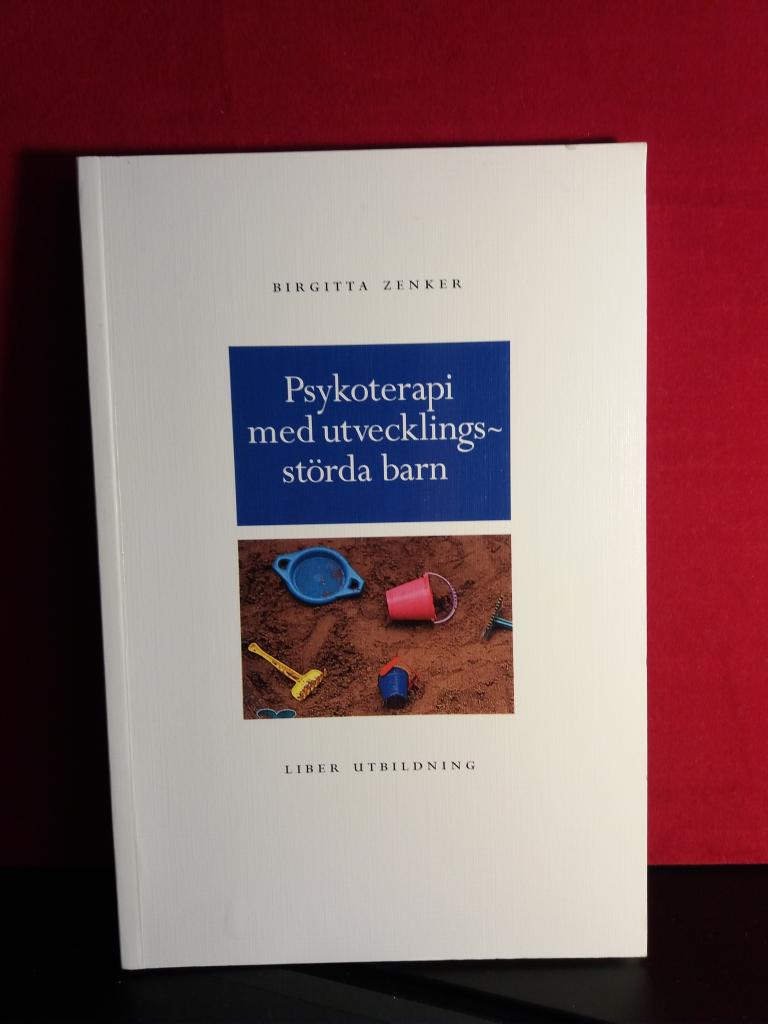 Psykoterapi med utvecklingsst&ouml;rda barn : om jagsvaghet och st&ouml;djande behandling