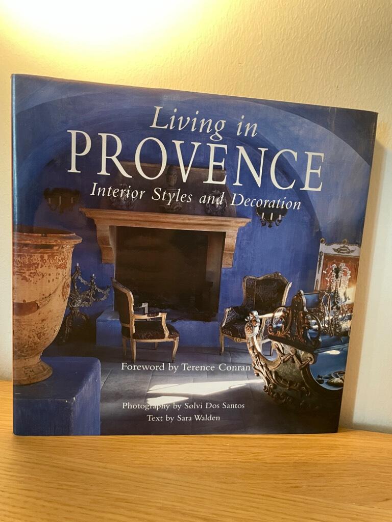 Living in Provence : interior styles and decoration