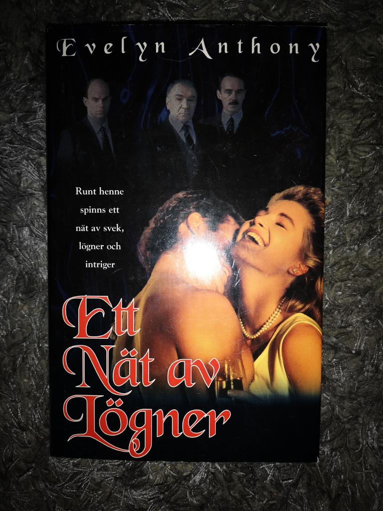 Ett n&auml;t av l&ouml;gner