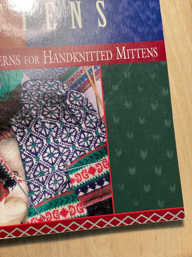 Folk mittens - techniques and patterns for handknitted mittens