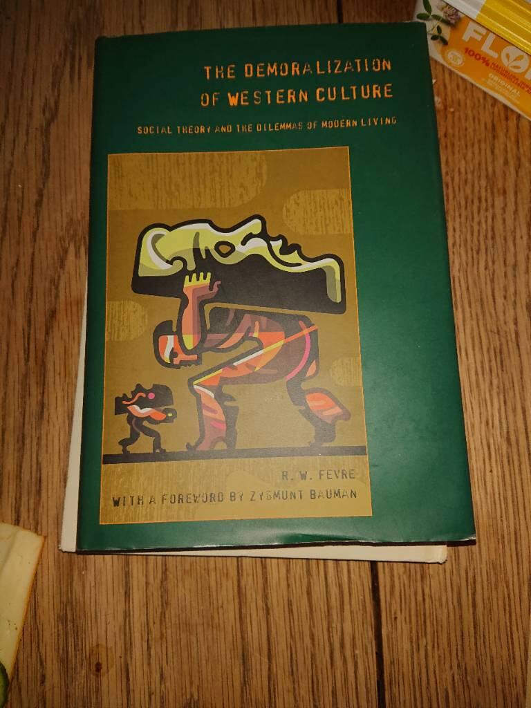The demoralization of Western culture : social theory and the dilemmas of modern living