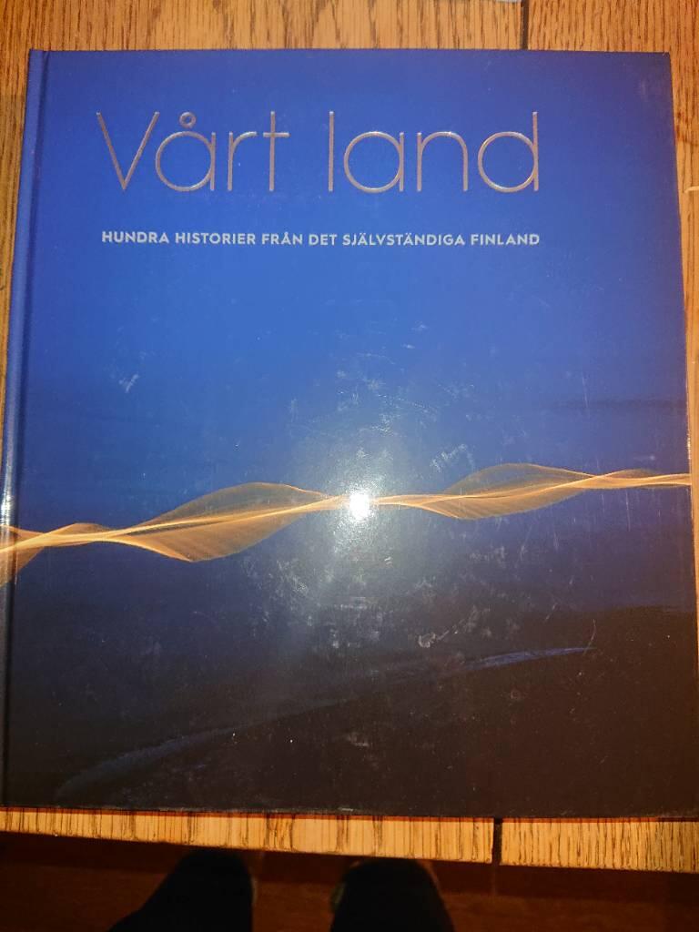 V&aring;rt land - hundra historier fr&aring;n det sj&auml;lvst&auml;ndiga Finland