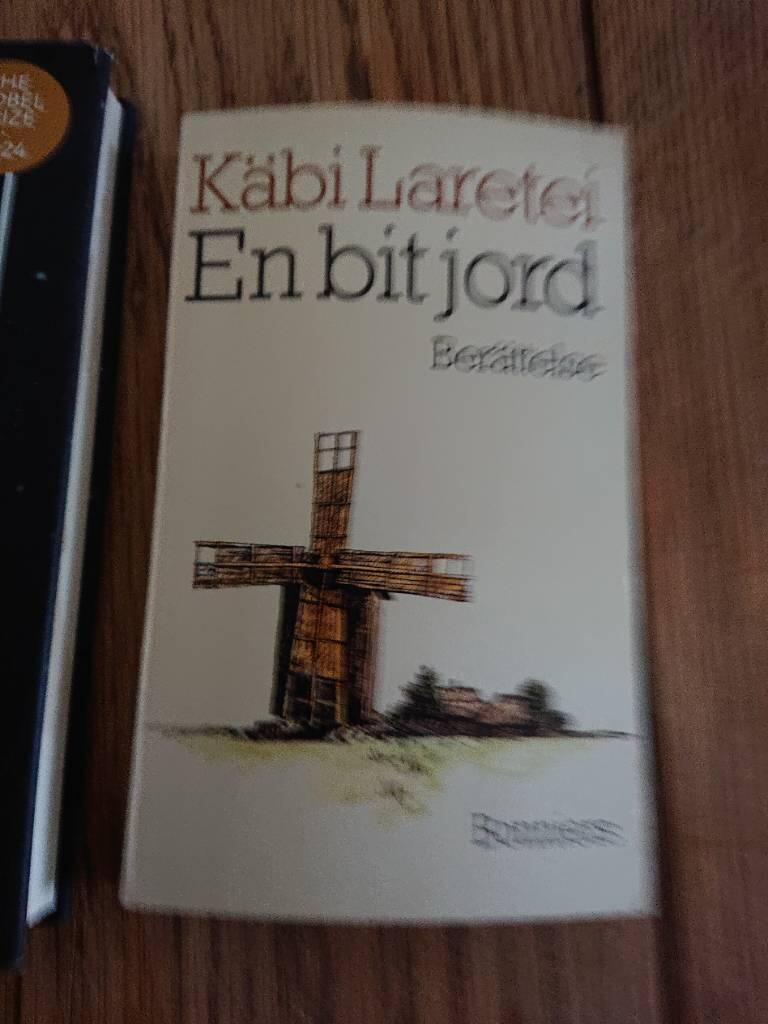 En bit jord : [ber&auml;ttelse]