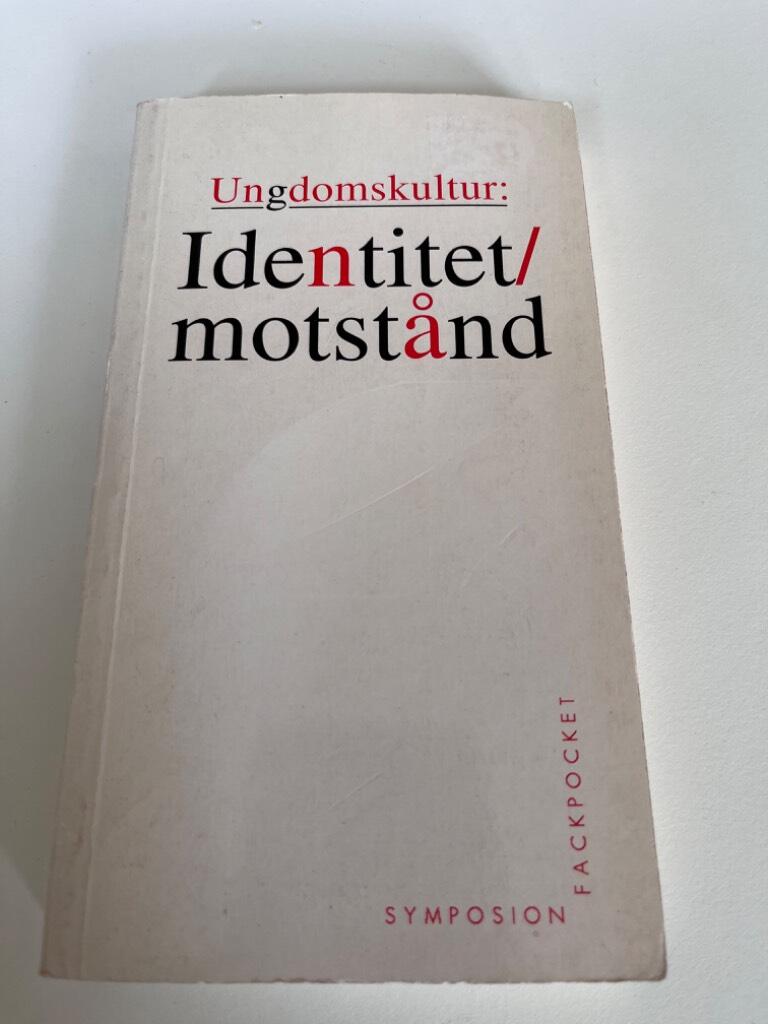 Ungdomskultur: identitet och motst&aring;nd : en antologi