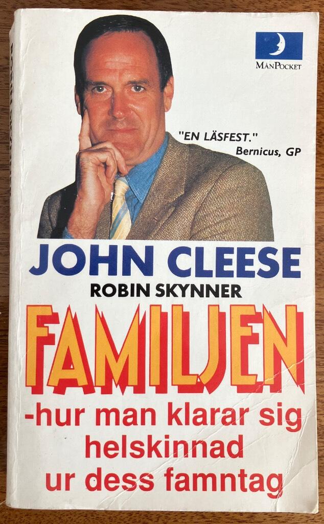 Familjen : hur man klarar sig helskinnad ur dess famntag