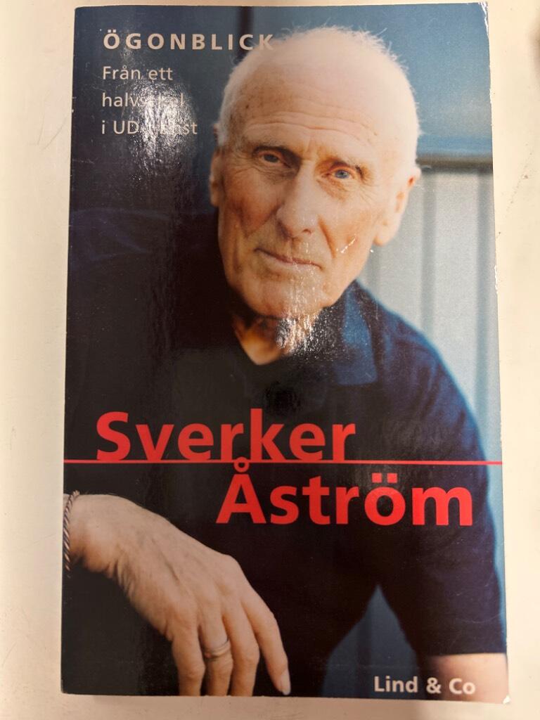 Ögonblick : från ett halvsekel i UD-tjänst