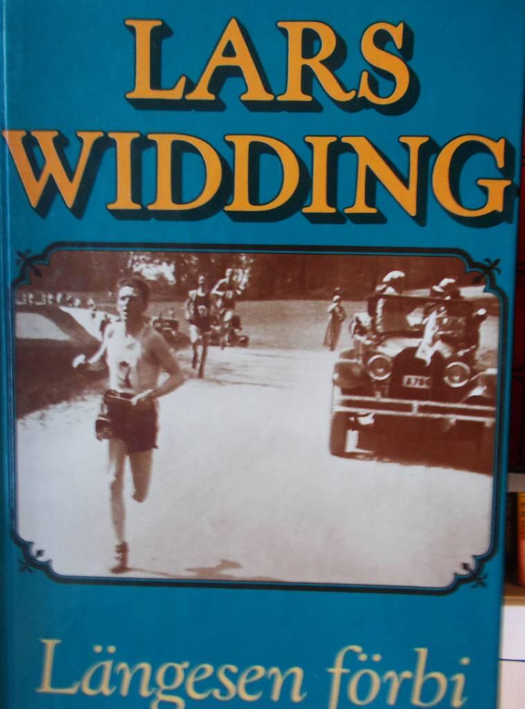 L&auml;ngesen f&ouml;rbi : en sm&aring;stadskr&ouml;nika