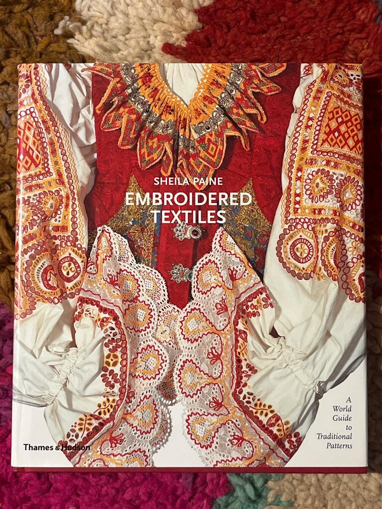 Embroidered textiles - a world guide to traditional patterns