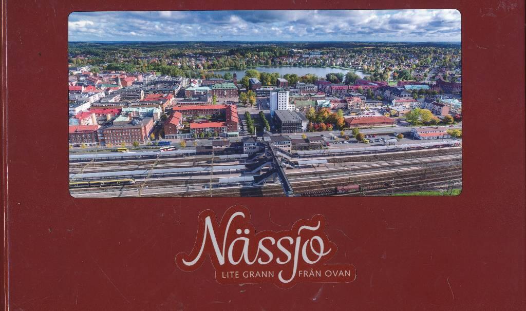 N&auml;ssj&ouml; lite grann fr&aring;n ovan - [en h&ouml;gtflygande bilderbok]
