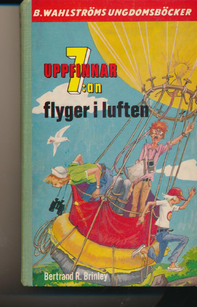 Uppfinnar-7:an flyger i luften