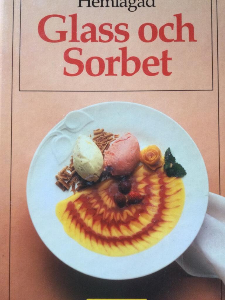 Hemlagad glass och sorbet