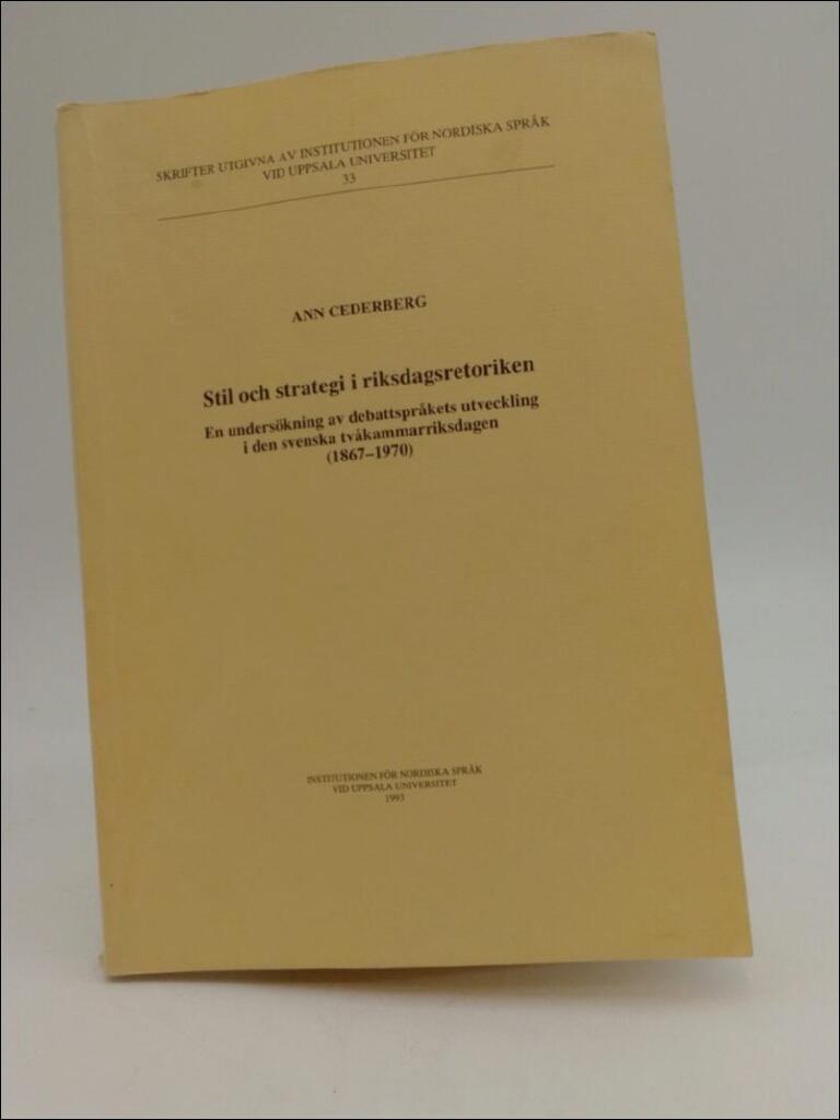 Stil och strategi i riksdagsretoriken : en unders&ouml;kning av debattspr&aring;kets utveckling i den svenska tv&aring;kammarriksdagen (1867-1970) = Style and strategy in parliamentary rhetoric : a study of the development of the language used in debates in the Swedish bi