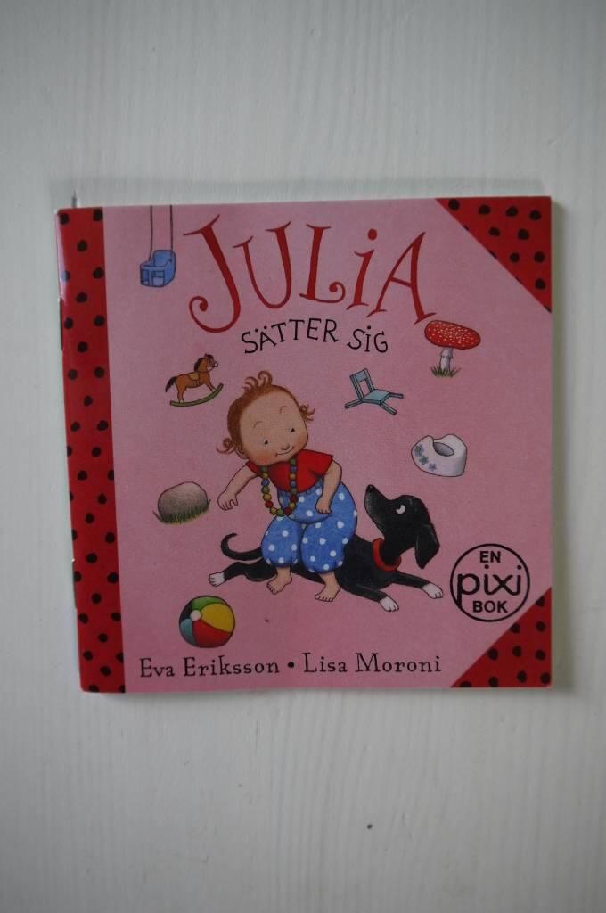 Julia s&auml;tter sig