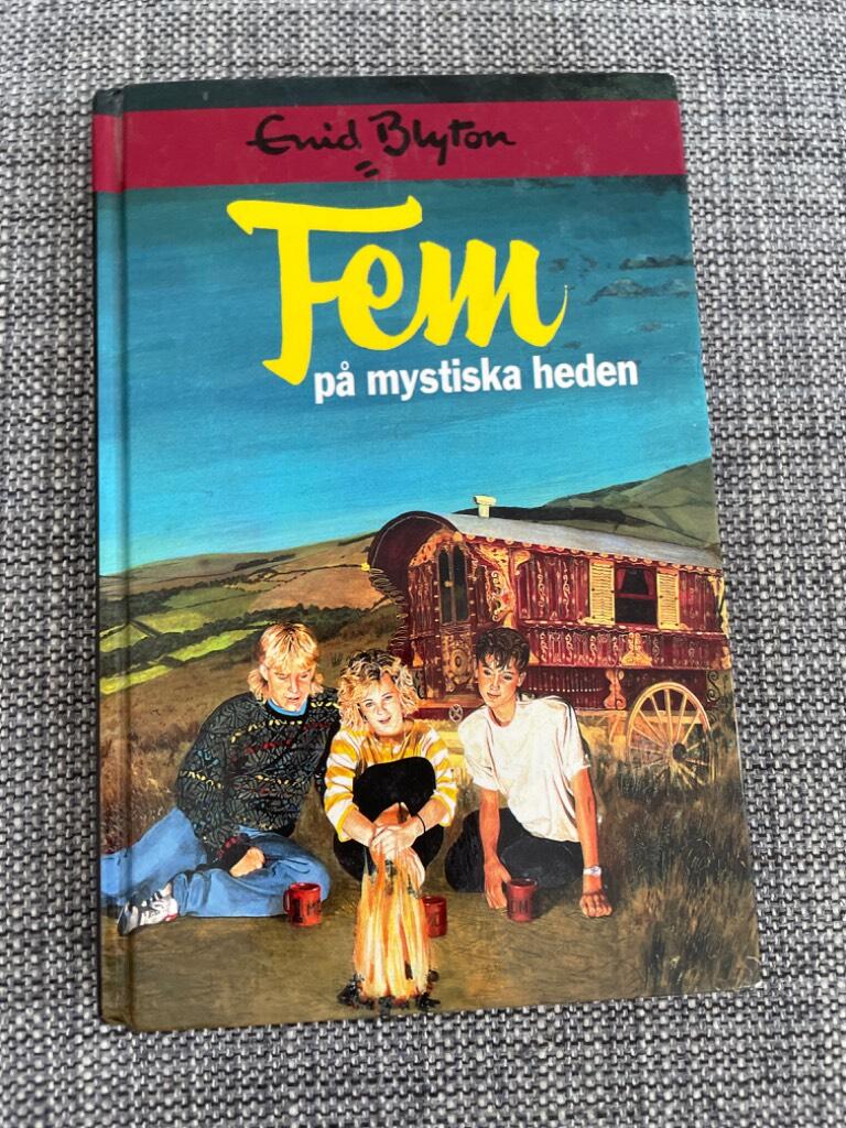 Fem p&aring; mystiska heden