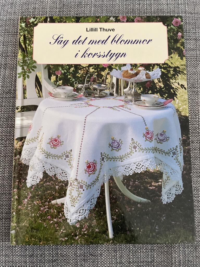 Säg det med blommor i korsstygn