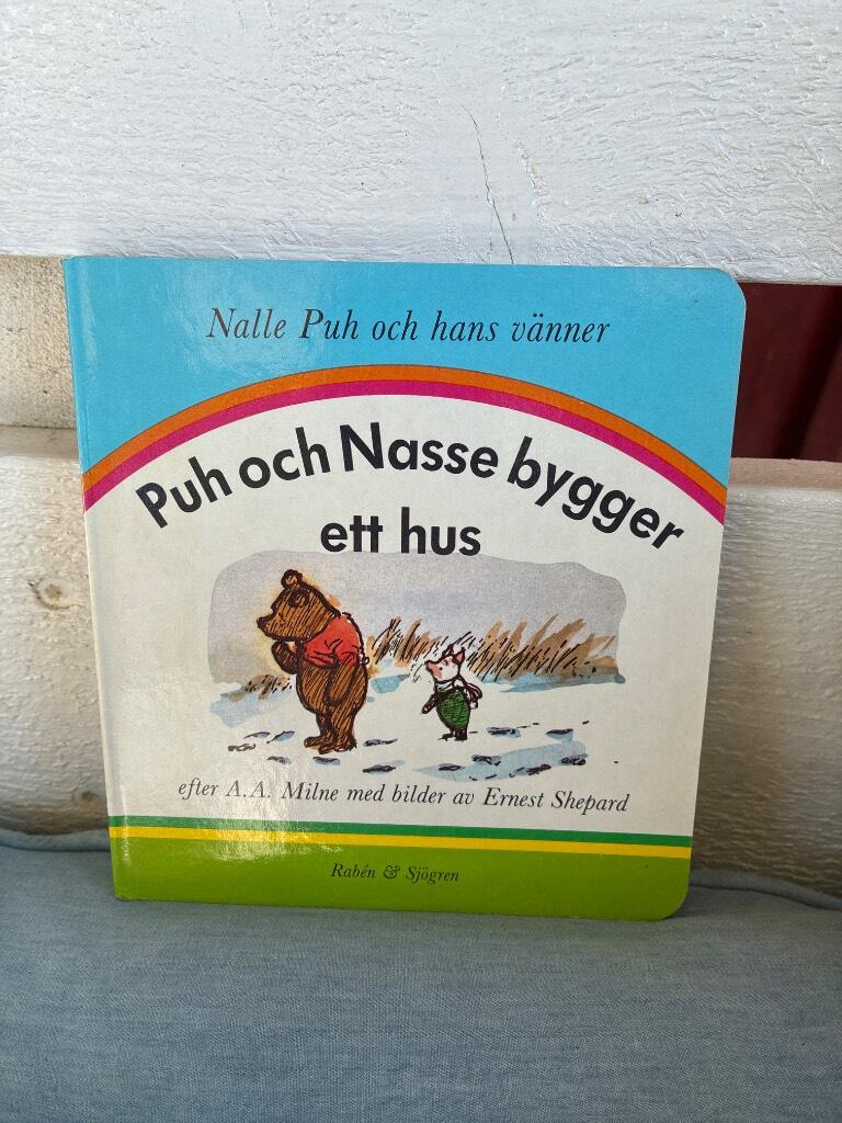 Puh och Nasse bygger ett hus