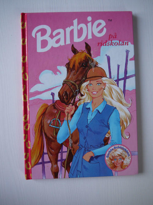 Barbie p&aring; ridskolan