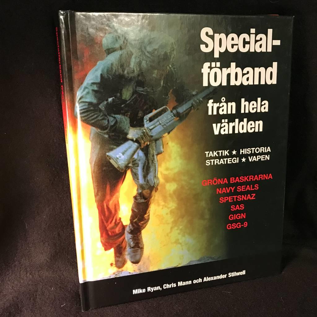 Specialf&ouml;rband fr&aring;n hela v&auml;rlden : taktik, historia, strategi, vapen : [Gr&ouml;na baskrarna, Navy Seals, Spetsnaz, SAS, GIGN, GSG-9]