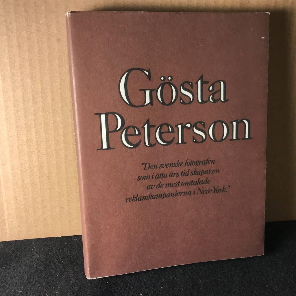 G&ouml;sta Peterson : tar paper stomp : ["den svenske fotografen som i &aring;tta &aring;rs tid skapat en av de mest omtalade reklamkampanjerna i New York"]