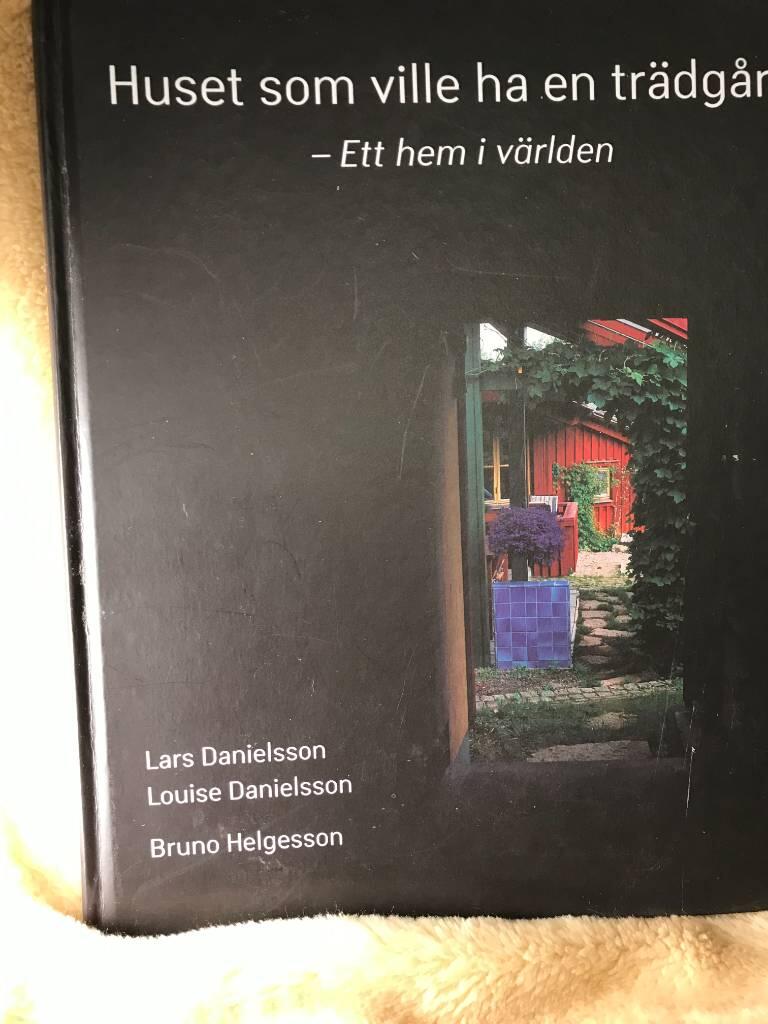 Huset som ville ha en tr&auml;dg&aring;rd : ett hem i v&auml;rlden