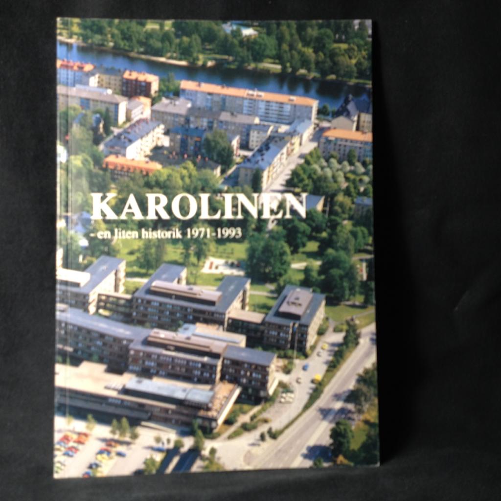 Karolinen - omlokalisering, byggnad, myndigheter