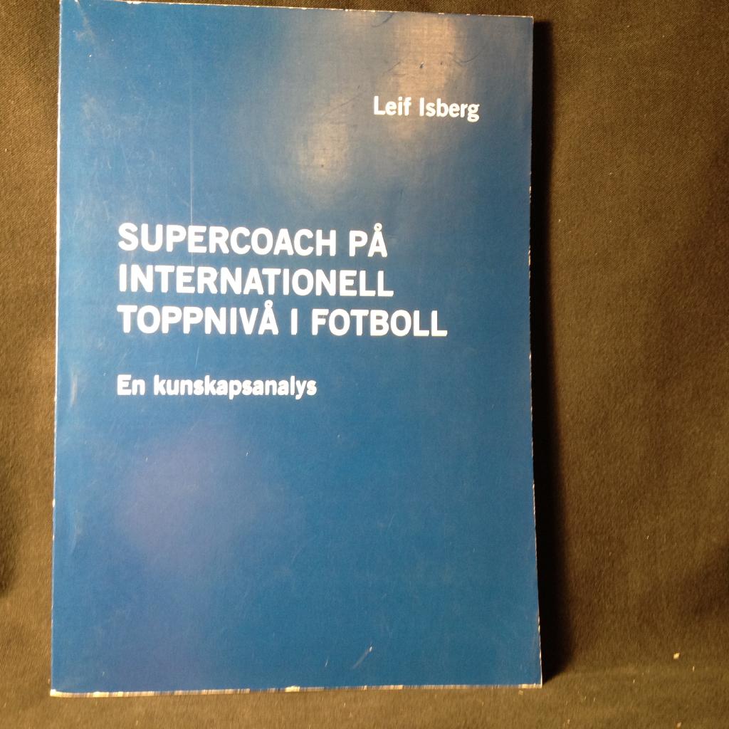 Supercoach på internationell toppnivå i fotboll : en kunskapsanalys