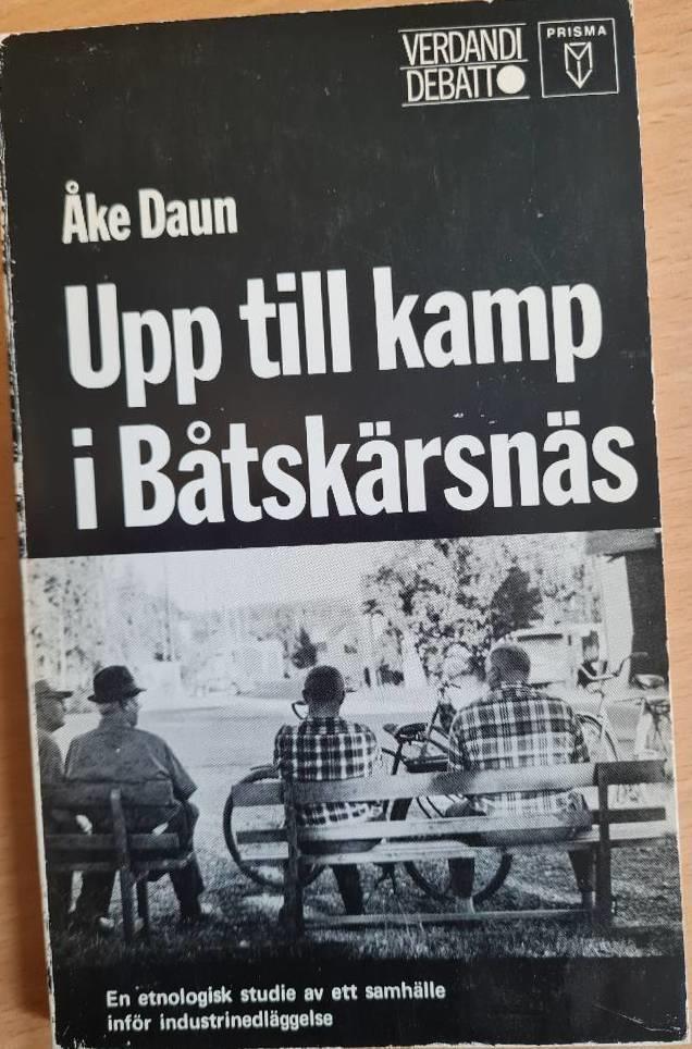 Upp till kamp i B&aring;tsk&auml;rsn&auml;s : en etnologisk studie av ett samh&auml;lle inf&ouml;r industrinedl&auml;ggelse