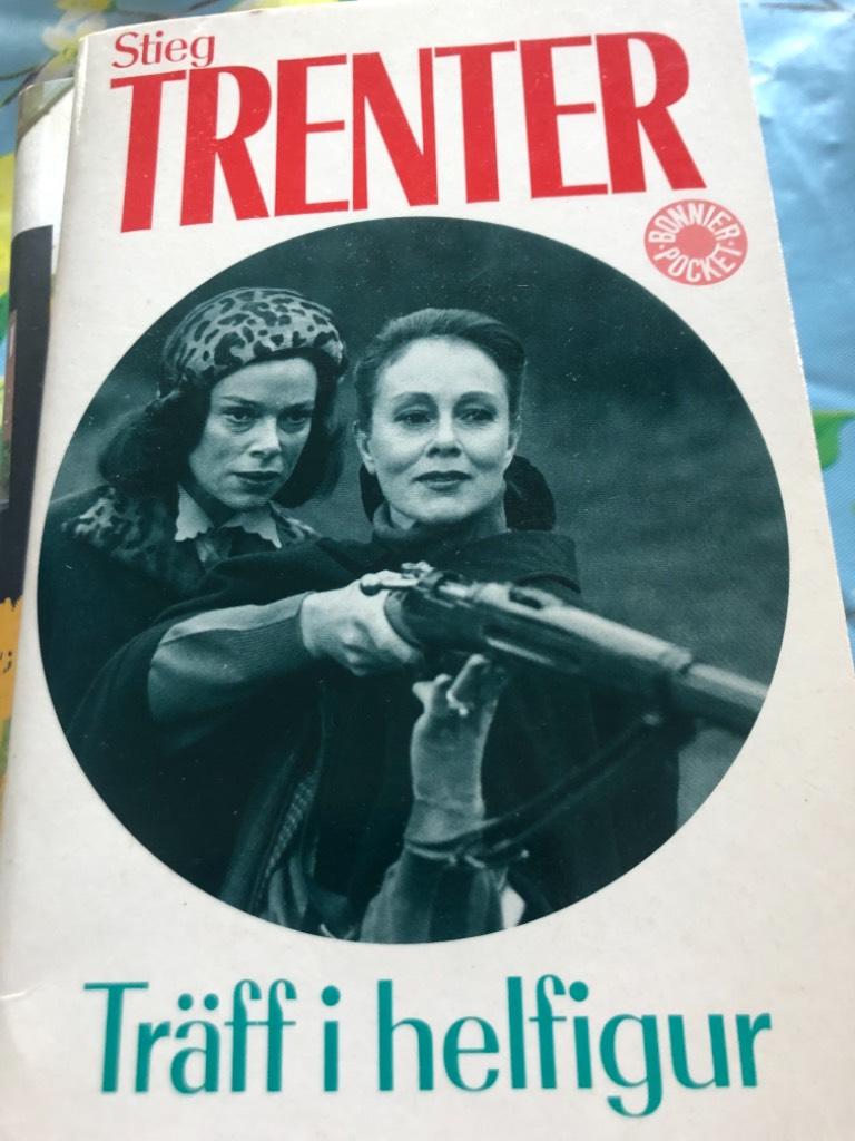 Tr&auml;ff i helfigur : [detektivroman]