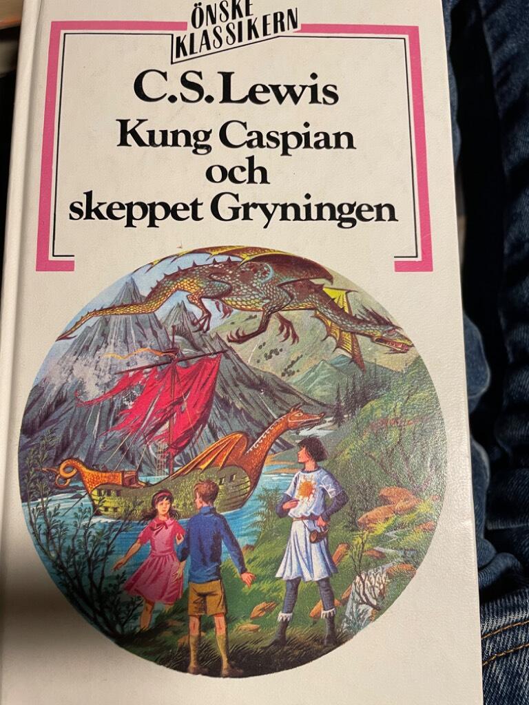 Kung Caspian och skeppet Gryningen : [den femte ber&auml;ttelsen om landet Narnia]
