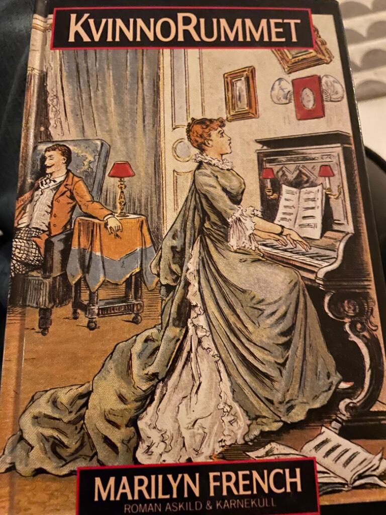 Kvinnorummet : [roman]