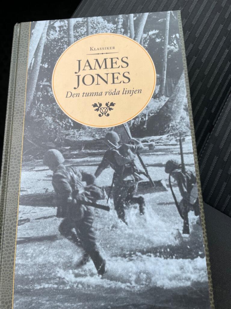 Den tunna r&ouml;da linjen : roman