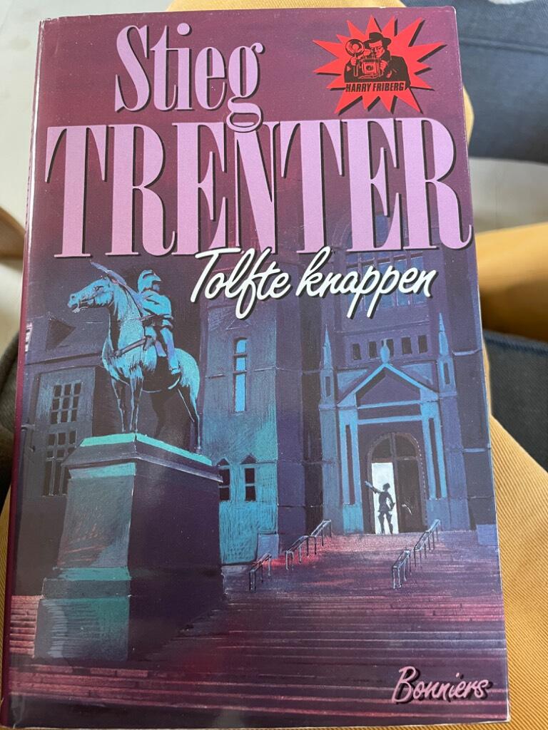 Tolfte knappen - detektivroman
