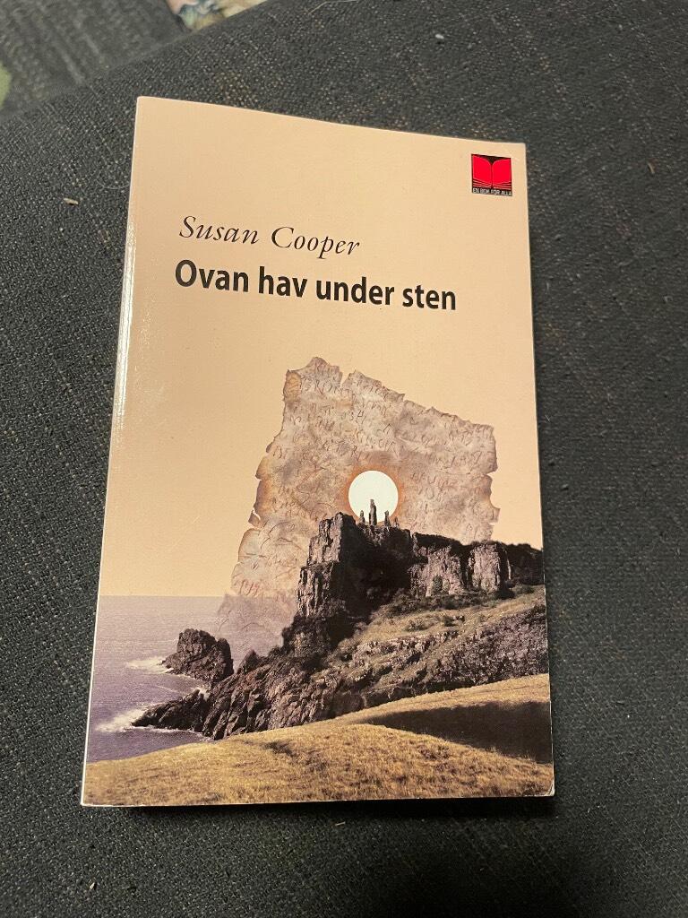Ovan hav, under sten