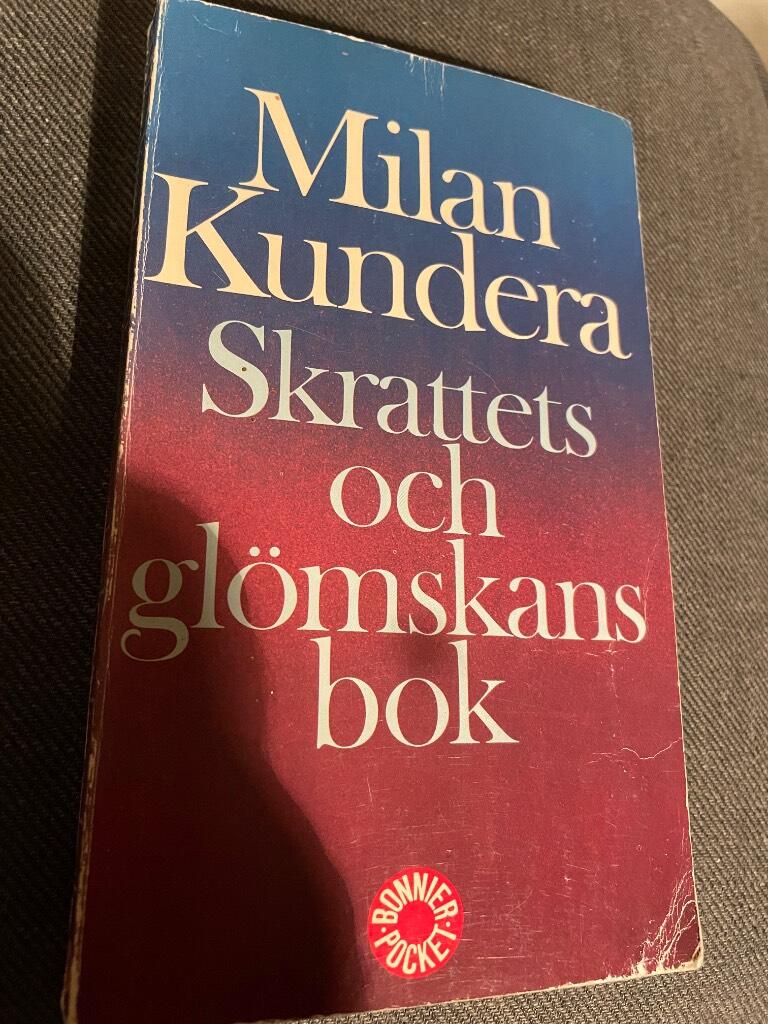 Skrattets och gl&ouml;mskans bok