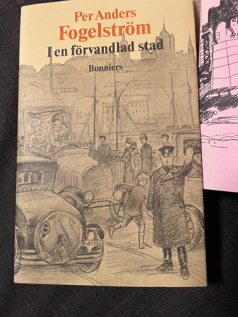 I en f&ouml;rvandlad stad : roman