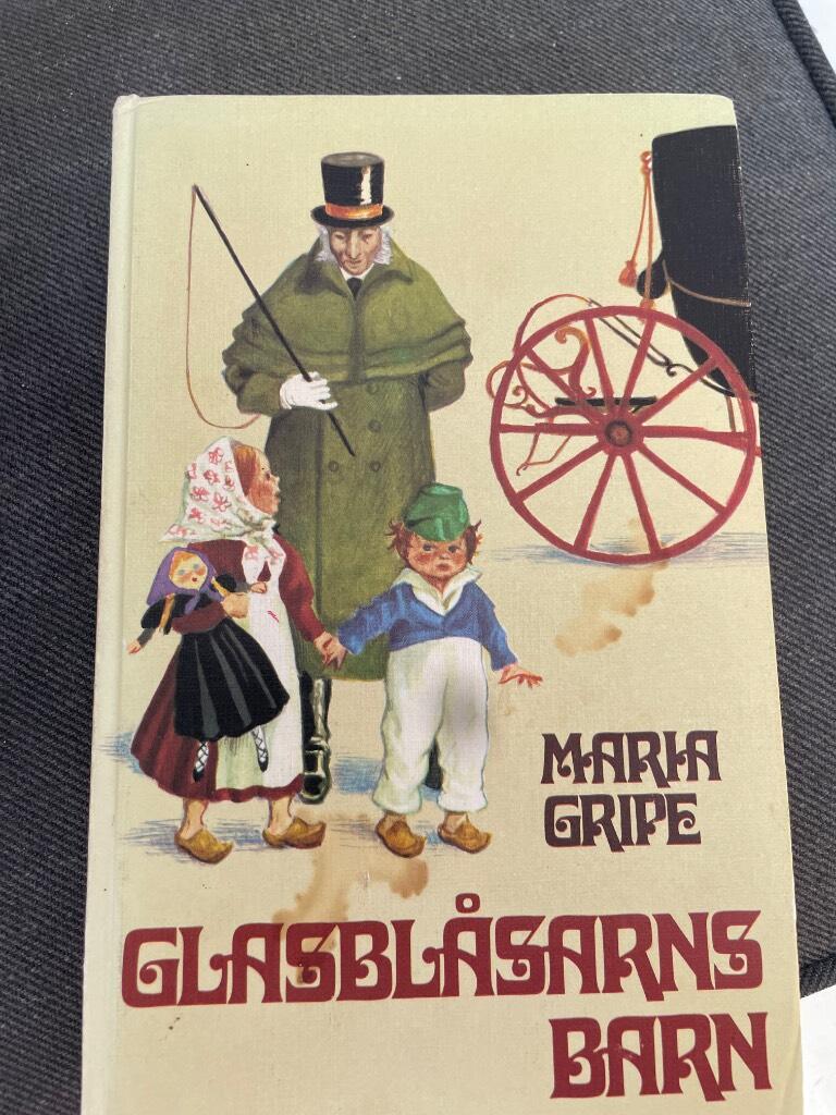 Glasbl&aring;sarns barn
