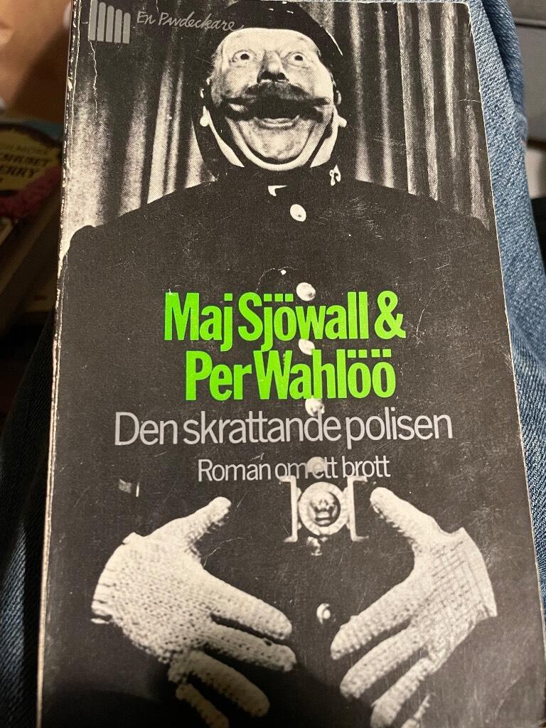Den skrattande polisen : roman om ett brott