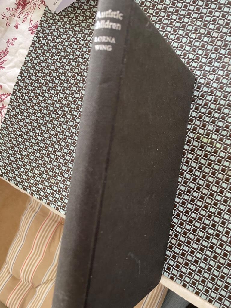 Autistic children : a guide for parents