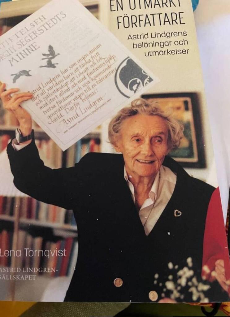 En utm&auml;rkt f&ouml;rfattare - Astrid Lindgrens bel&ouml;ningar och utm&auml;rkelser