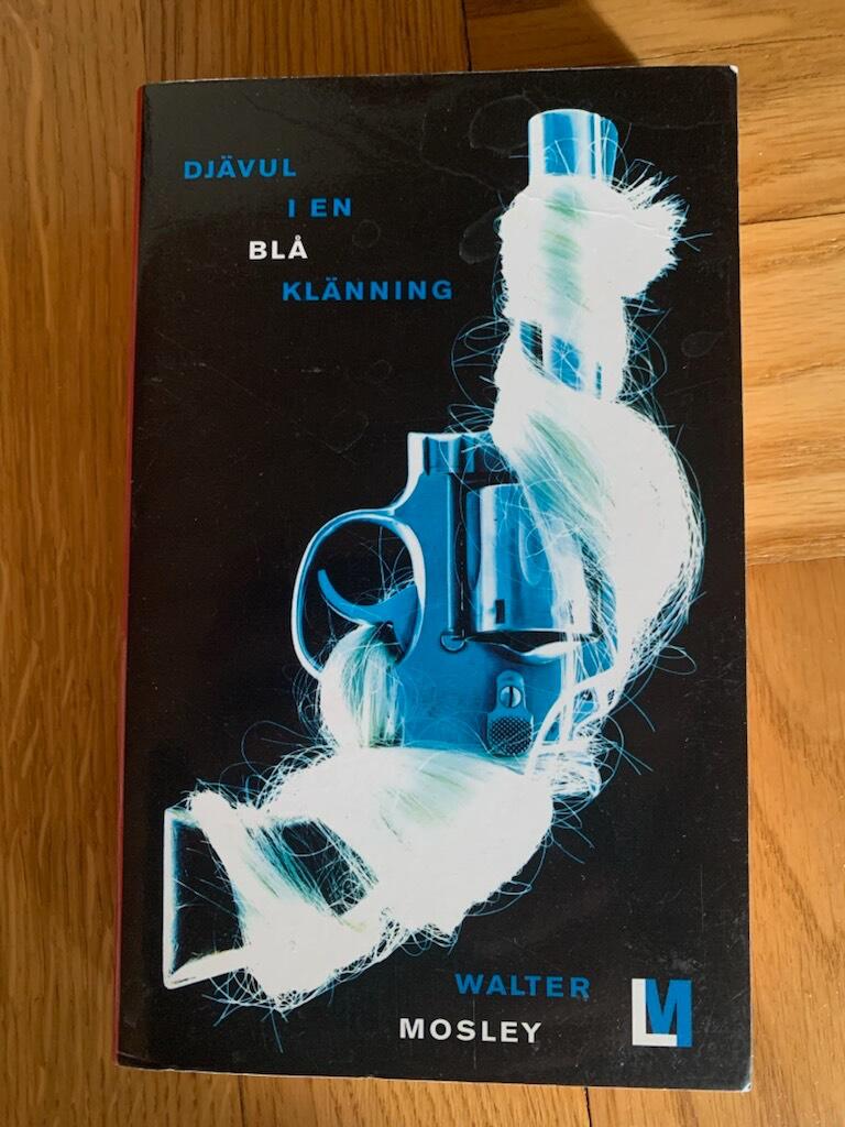 Djävul i en blå klänning