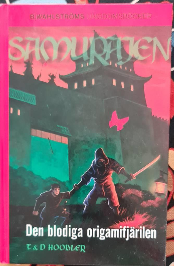 Den blodiga origamifj&auml;rilen