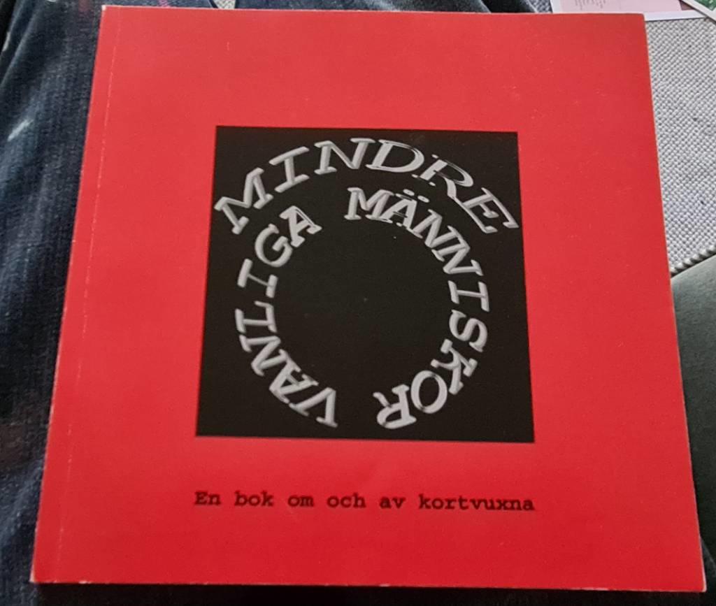 Mindre vanliga m&auml;nniskor - en bok om och av kortvuxna