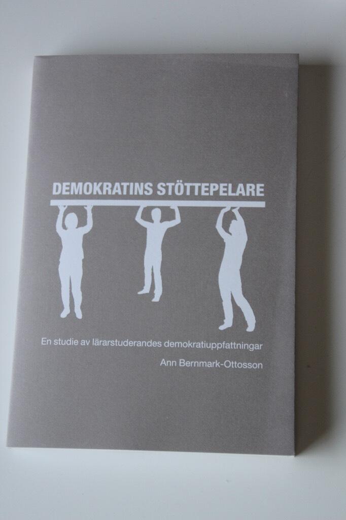 Demokratins st&ouml;ttepelare : en studie av l&auml;rarstuderandes demokratiuppfattningar