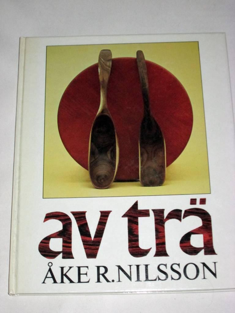 Av trä