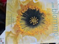 Om blommor : i buketter, i tr&auml;dg&aring;rden, i maten