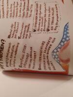 Damen med de r&ouml;da skorna